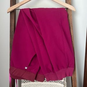 Figs Zamora Joggers Size Large in Dark Magenta